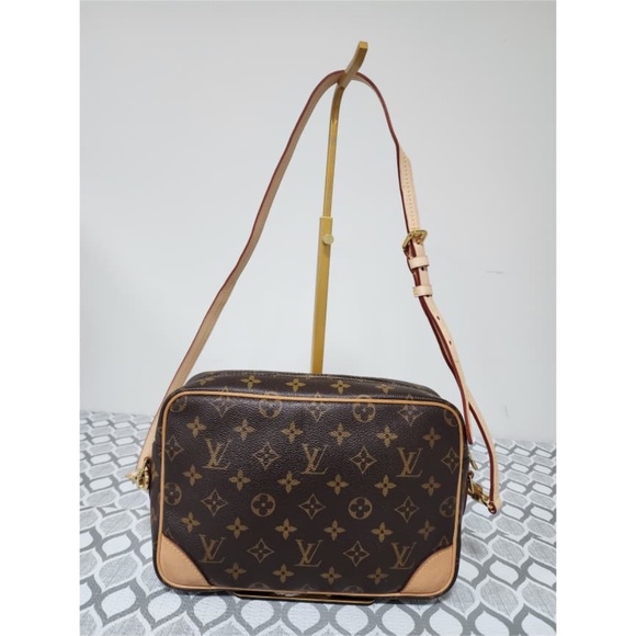 Authentic Louis Vuitton Monogram Canvas Trocadero 27 Bag - Picture 4 of 13
